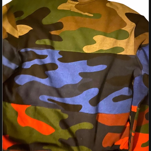 A  men’s sweater size medium - Picture 5 of 5